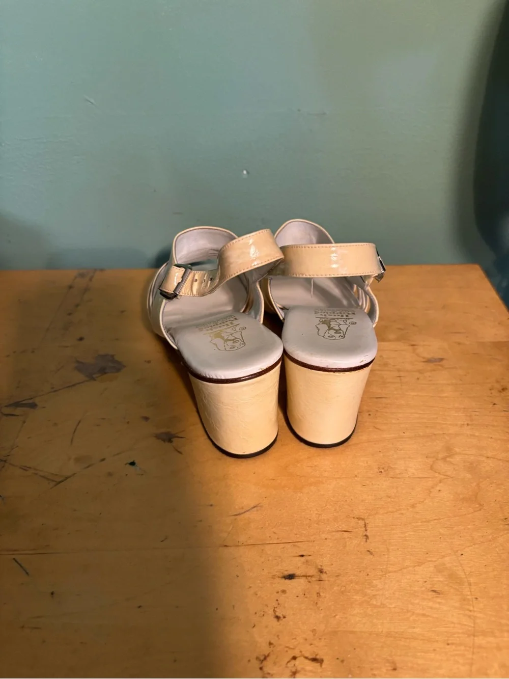 Vintage 1970’s Woman’s Cream Slingback Hushpuppy Sandals
